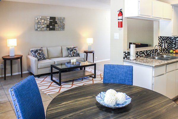 dining room at Hammerly Oaks Apartments