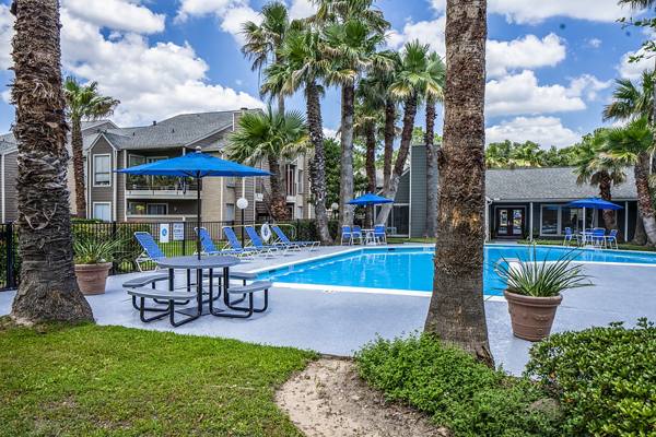 pool at Hammerly Oaks Apartments