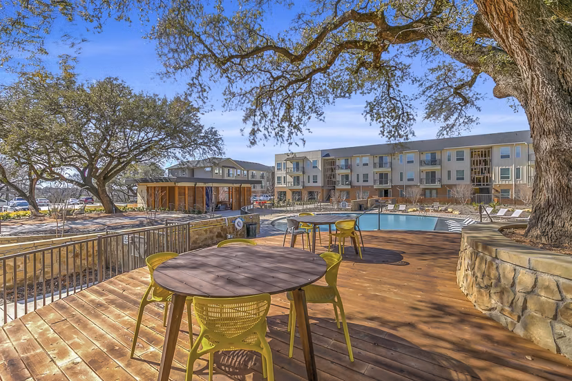 patio at Scenic at River East Apartments