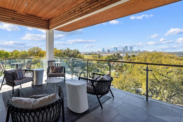 patio at Scenic at River East Apartments