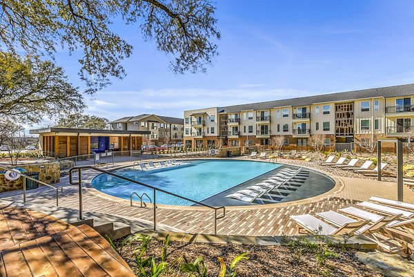 pool at Scenic at River East Apartments