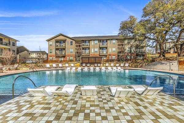pool at Scenic at River East Apartments