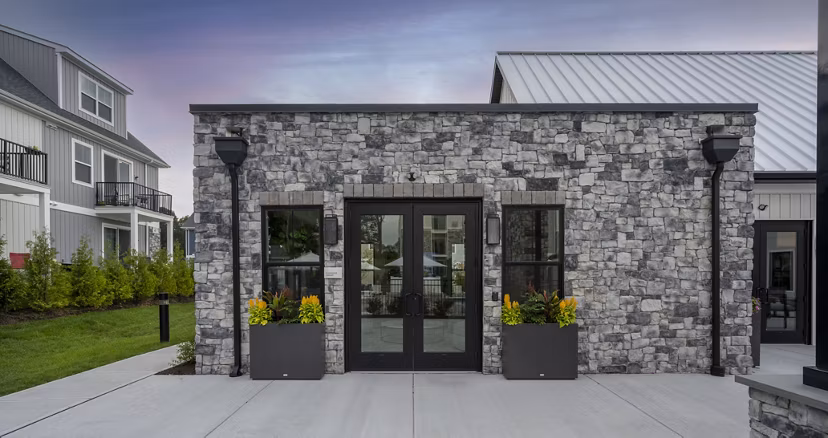 Woodside Trumbull Apartments: Charming suburban with landscaped grounds in Trumbull, Connecticut