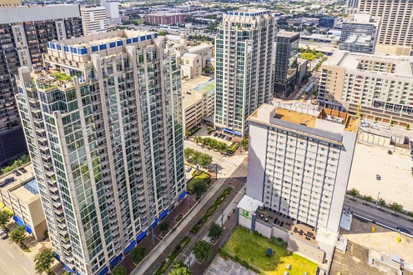 SoDo on Main North: Contemporary apartment with sleek design in vibrant downtown Seattle