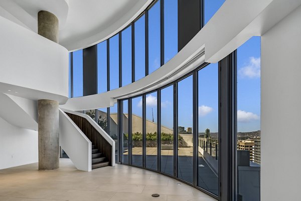Kurve Apartments: Stylish clubhouse with modern dÃ©cor and ample seating in Los Angeles luxury apartments