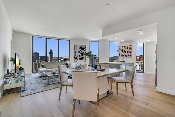 dining area at Kurve Apartments