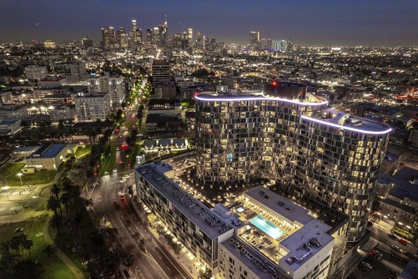 Kurve Apartments: Stunning city view from luxury high-rise balcony