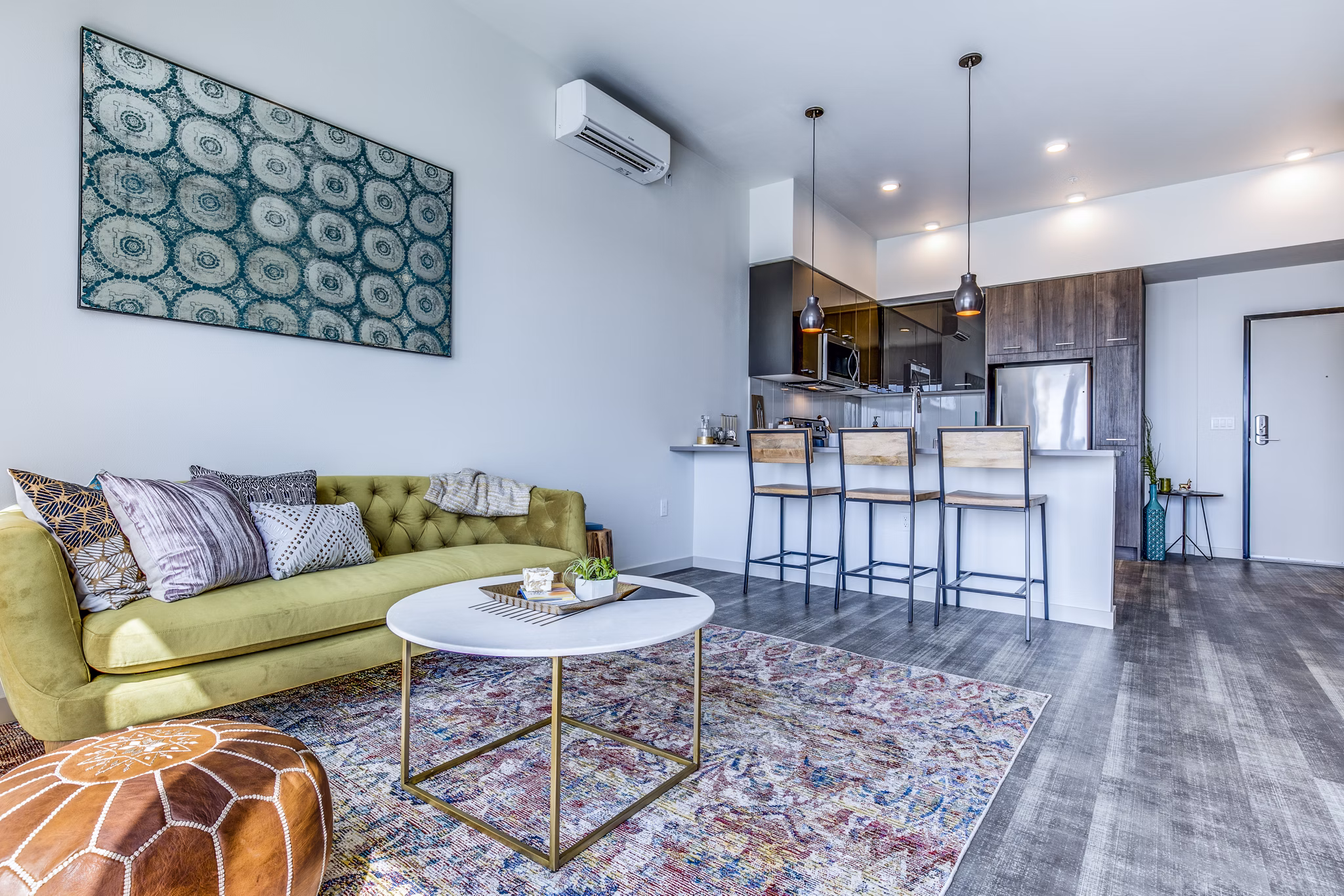 Spacious living room with modern decor in Batik Apartments offering luxury living experiences