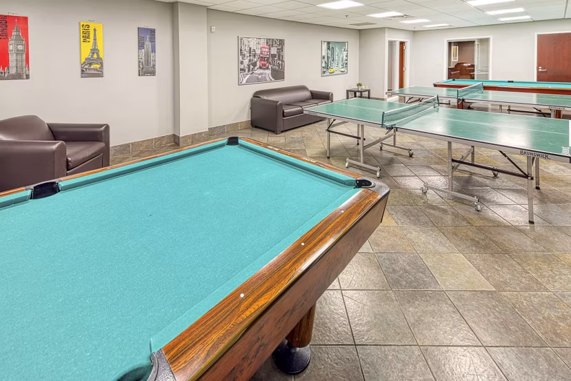game room at 100 Midtown Apartments