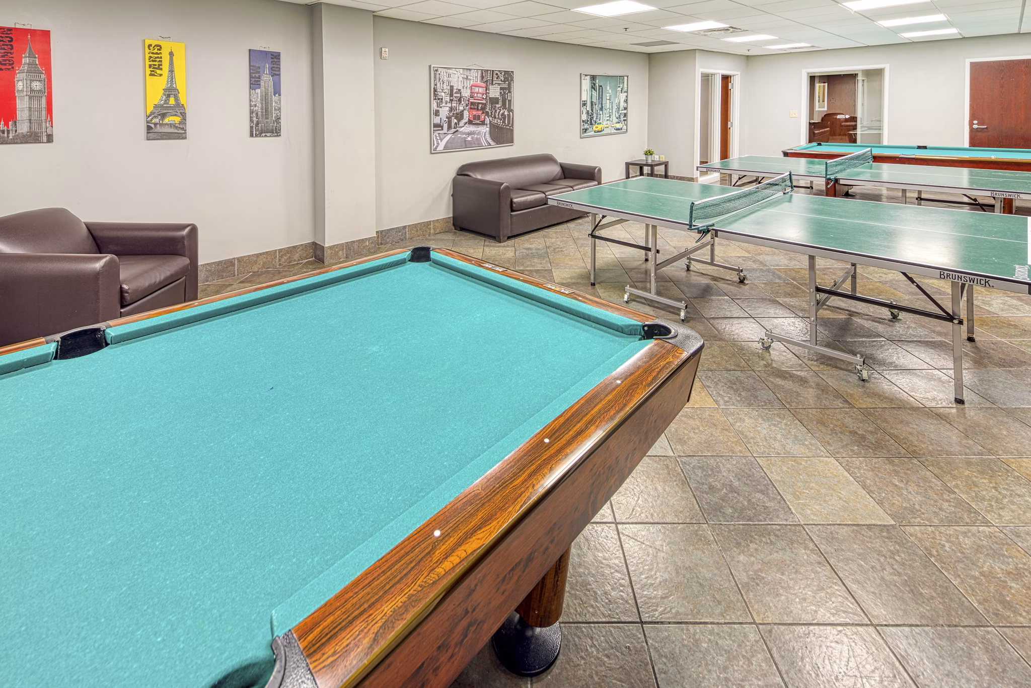 game room at 100 Midtown Apartments