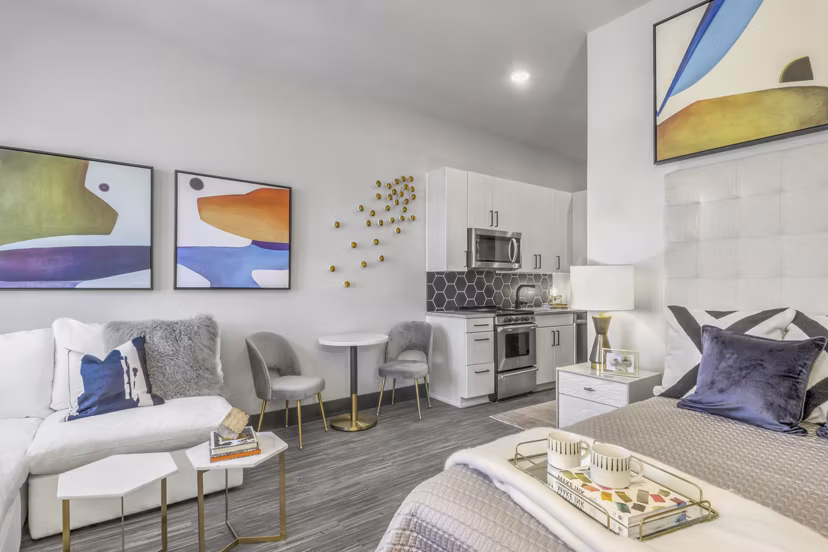 Spacious kitchen with modern appliances in Centro Railyard Apartments