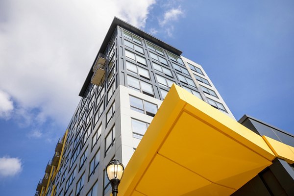 The Hamilton I Apartments: Stunning luxury apartment in vibrant city setting