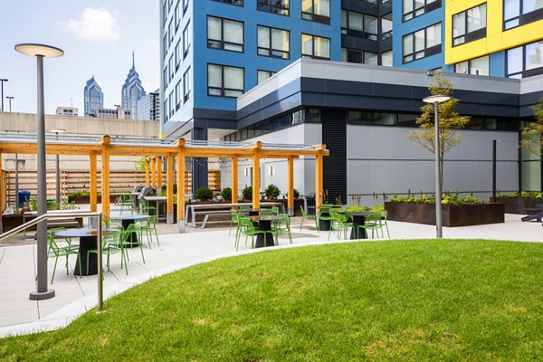 Courtyard with lush greenery and outdoor seating at The Hamilton I Apartments, a Greystar luxury development in downtown