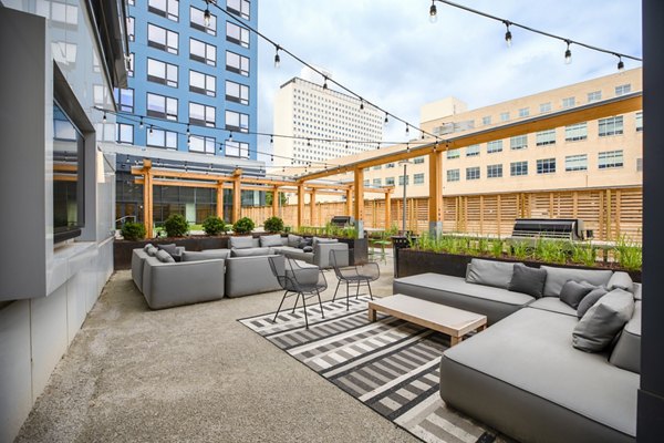Courtyard with lush landscaping and seating area at The Hamilton I Apartments offering Greystar luxury living