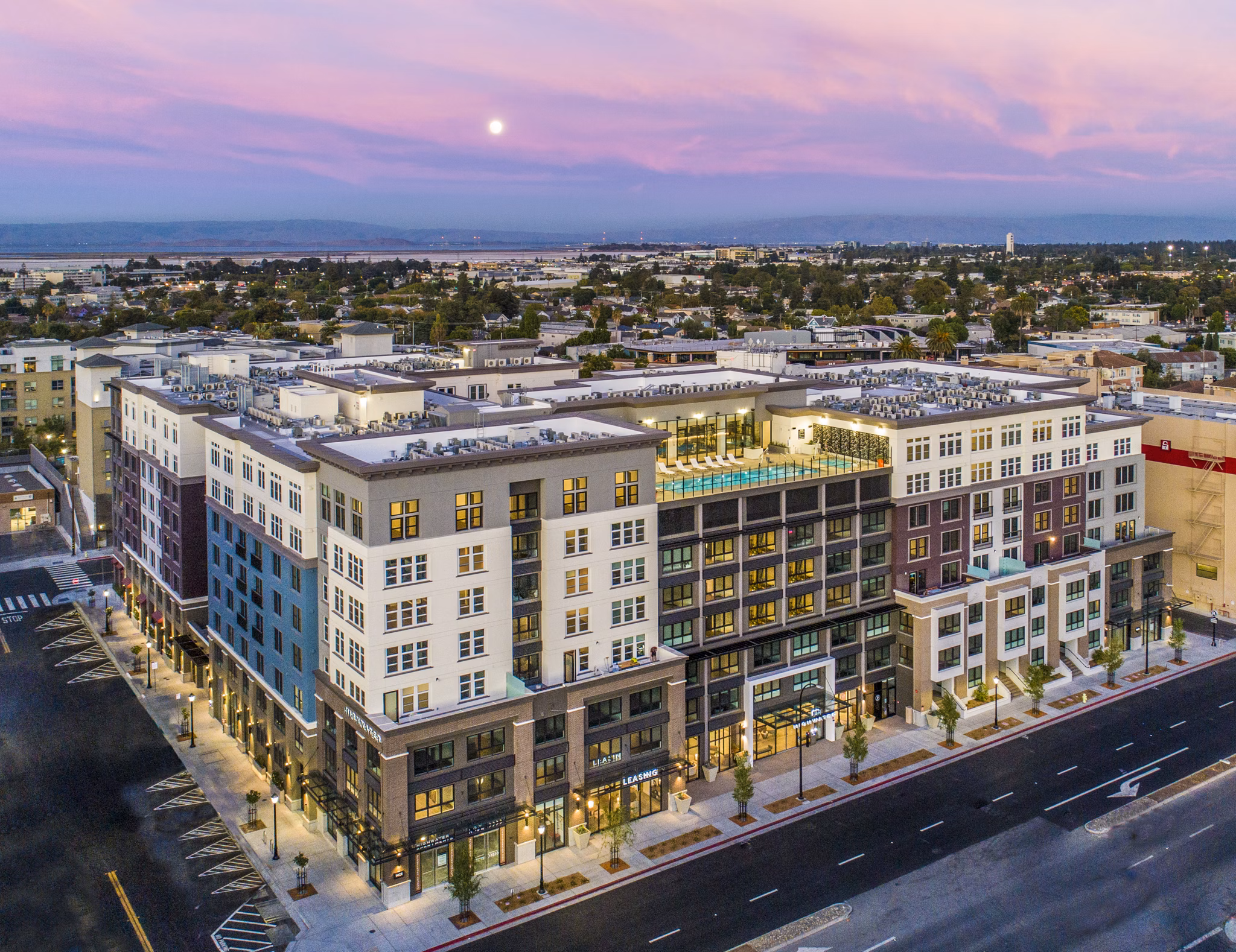 Highwater Apartments: Elegant at a luxury residence in downtown location