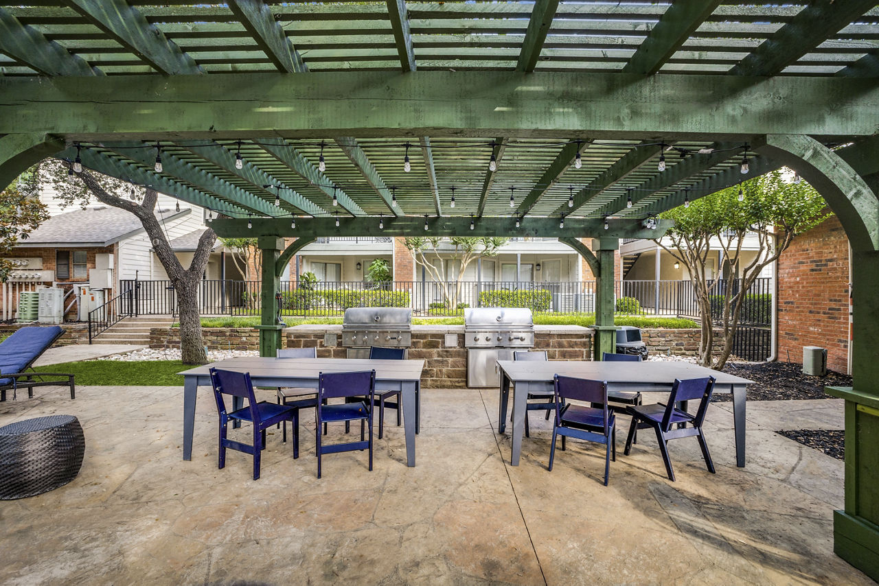 Grill area at Tenison At White Rock