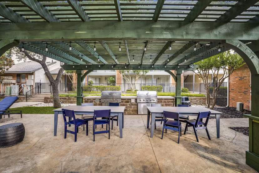 grill area/patio at Tenison at White Rock Apartments