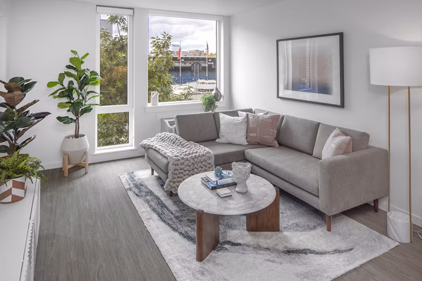 Spacious living room with modern decor at Sawbuck Apartments