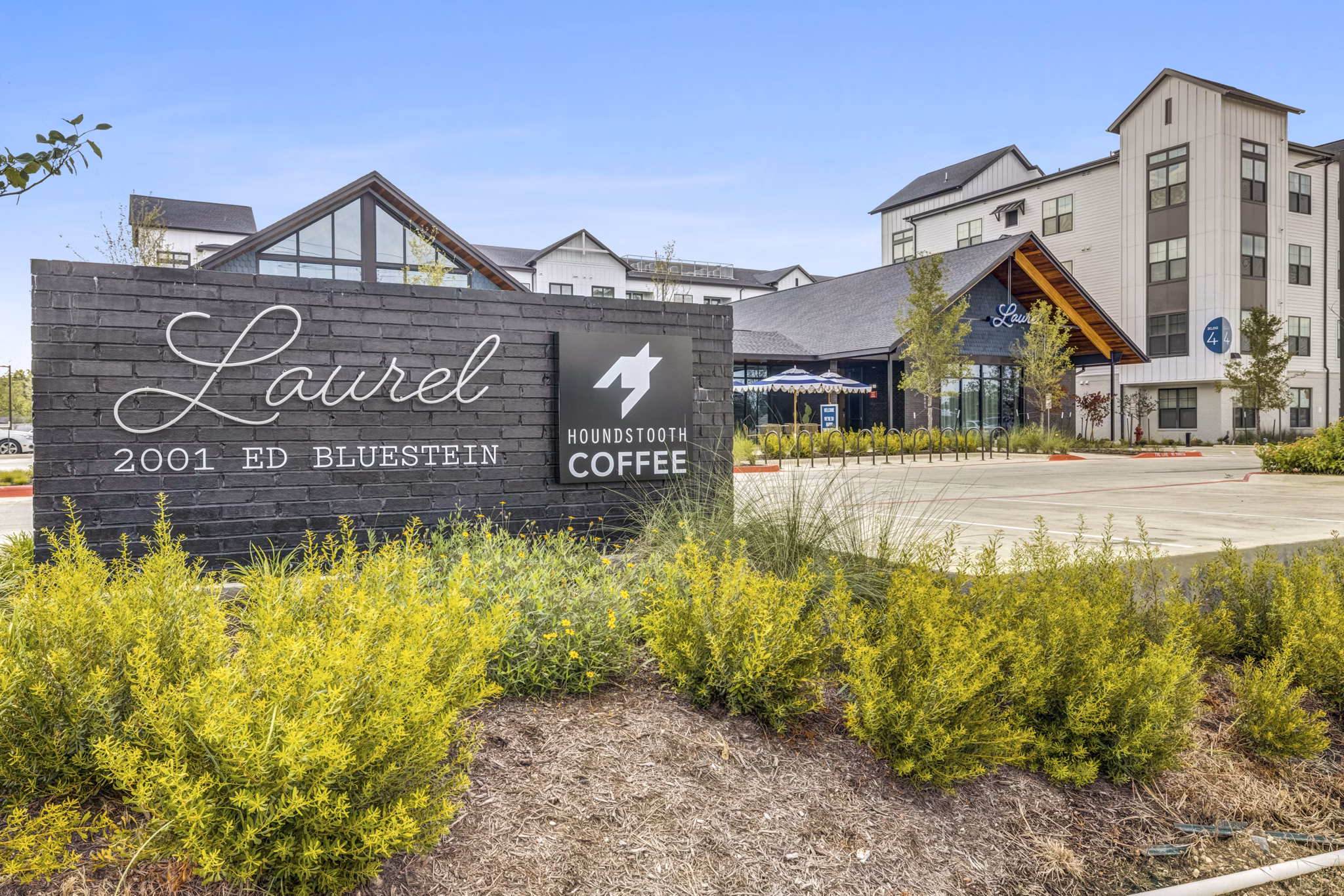 Laurel Apartment Homes: Modern signage at luxury apartments