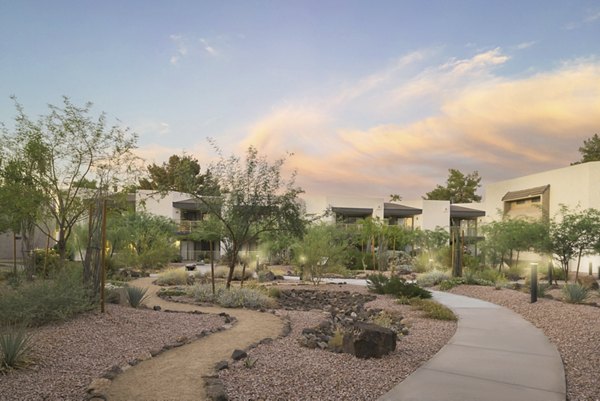 Courtyard with lush greenery at The Joshua Apartments, a luxury Greystar community