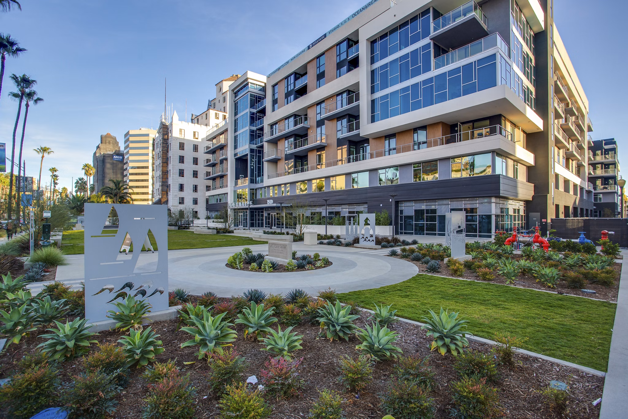 Oceanaire Apartments: Serene courtyard with lush landscaping and seating areas designed for relaxation and leisure in a modern luxury setting