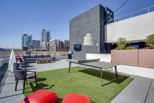 rooftop deck at Oceanaire Apartments