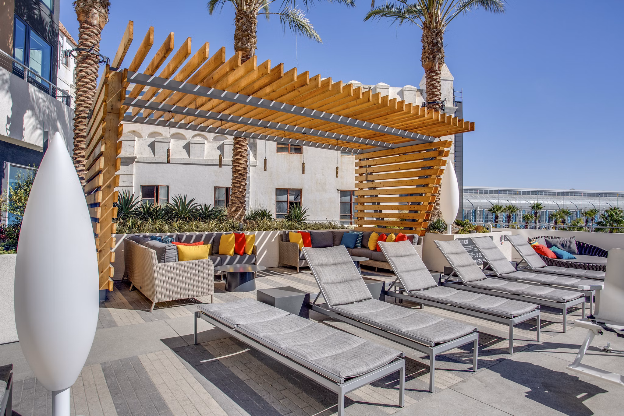 Oceanaire Apartments: Modern rooftop deck with ocean views