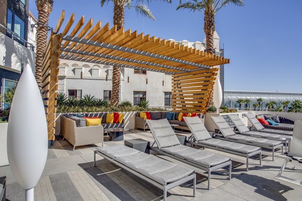 Oceanaire Apartments: Modern rooftop deck with ocean views