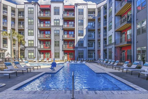 pool at Verde at McCullough Station Apartments