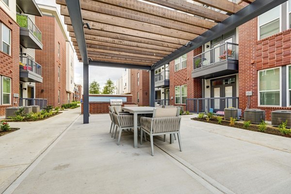 grill area at Encore Rise Apartments