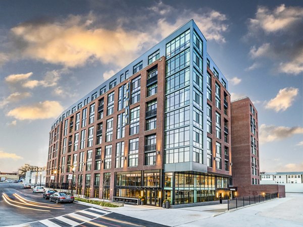 Rowan Apartments: Contemporary building in vibrant city location