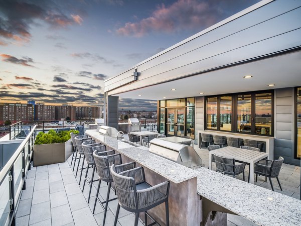 Rowan Apartments: Modern grill area in luxury outdoor space