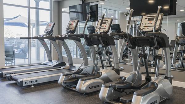 fitness center at River's Edge Apartments