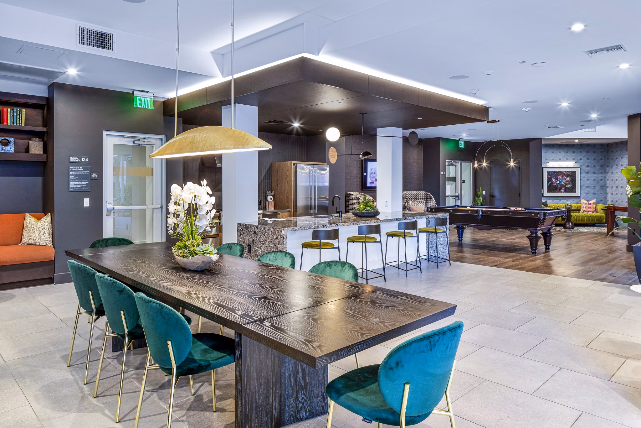 Stylish clubhouse featuring sleek furnishings at Alexan Gallerie Apartments