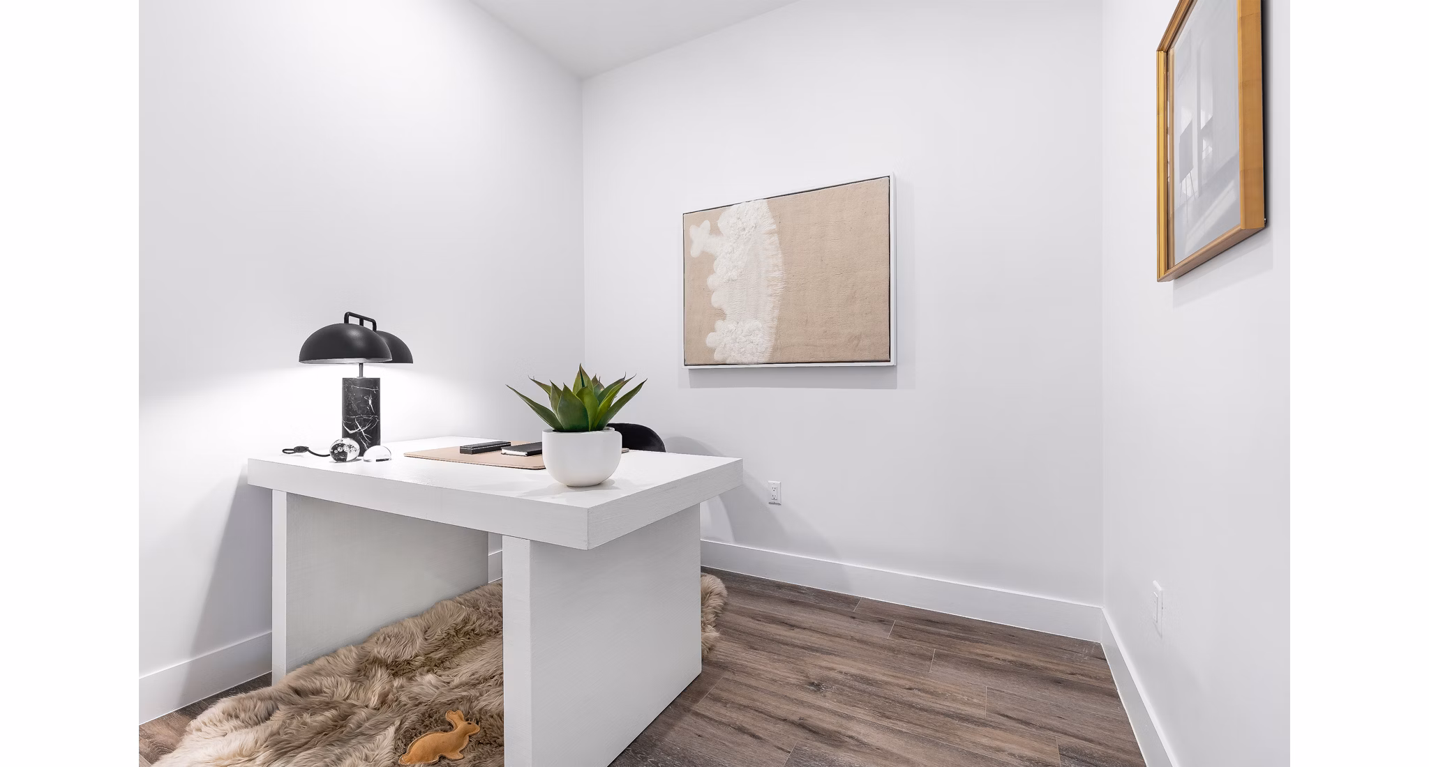 Modern kitchen featuring stainless steel appliances in 1155 Barton Springs Apartments
