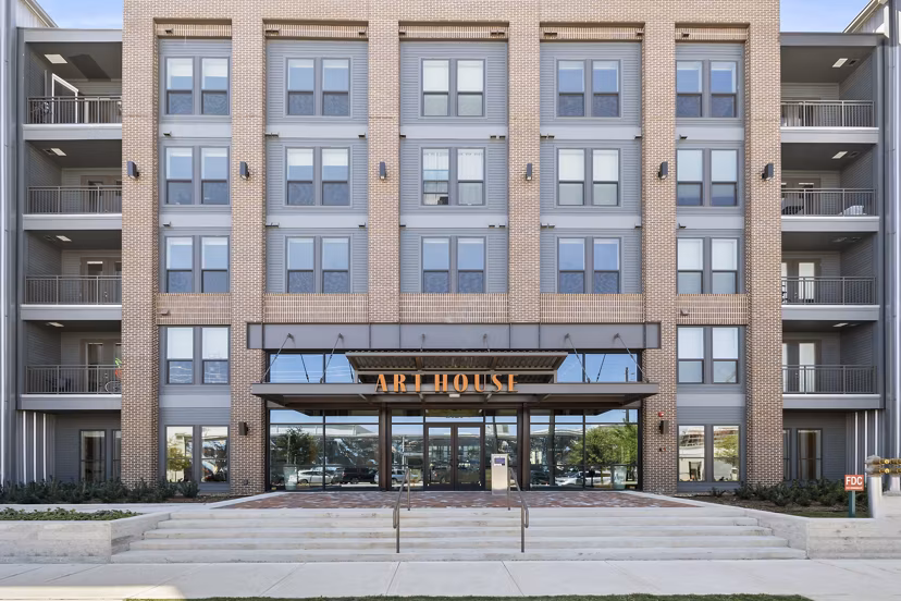 Art House Sawyer Yards: Contemporary of luxury apartment complex in Houston's vibrant arts district