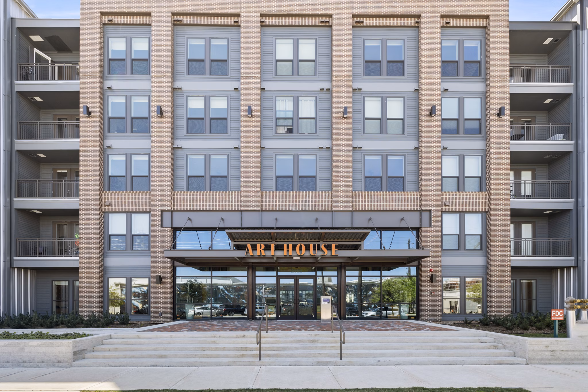 Art House Sawyer Yards: Contemporary of luxury apartment complex in Houston's vibrant arts district