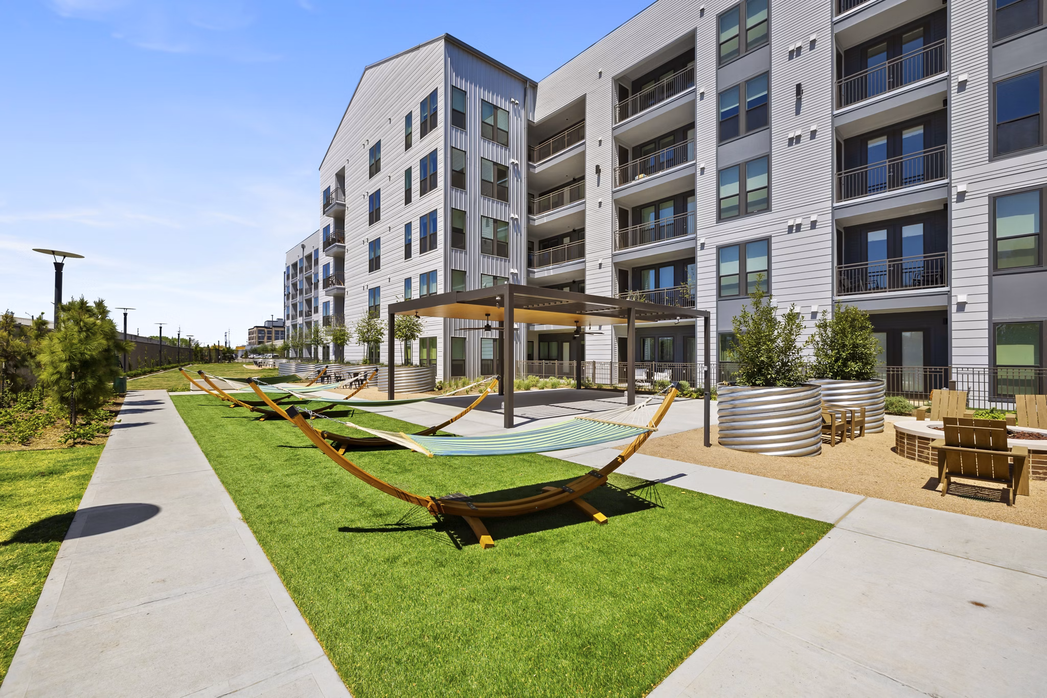 Art House Sawyer Yards: Contemporary luxury apartment in Houston, featuring sleek design and modern architecture