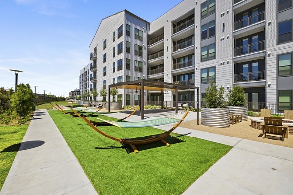 Art House Sawyer Yards: Contemporary luxury apartment in Houston, featuring sleek design and modern architecture