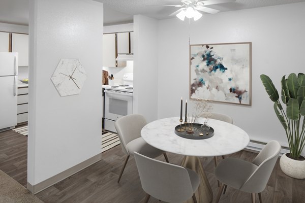 dining area at Veri at Timberhill Apartments