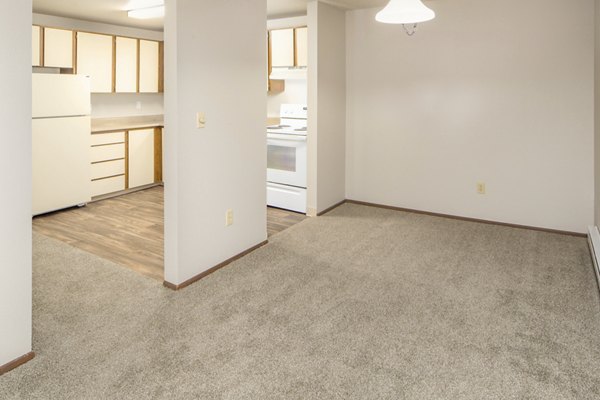 Dining area featuring modern decor and hardwood floors at Veri at Timberhill Apartments, a luxurious Greystar community in an inviting setting