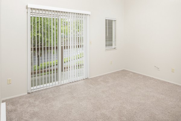 living room at Veri at Timberhill Apartments