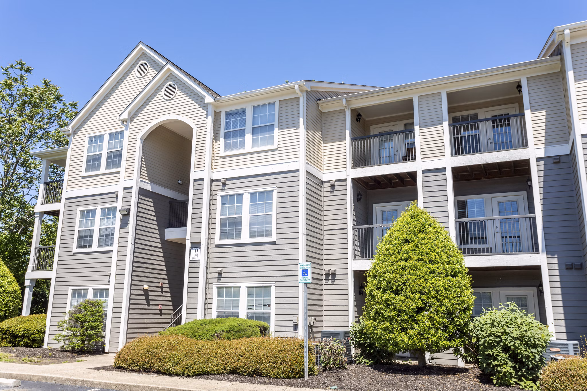 Avana Overlook Apartments: Serene garden views from luxury apartments in Atlanta