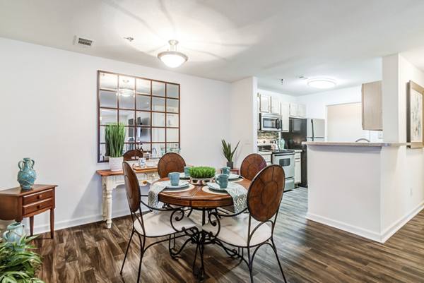 dining area at Avana Overlook Apartments