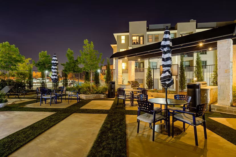 courtyard at The Reflection at Montgomery Ridge Apartments