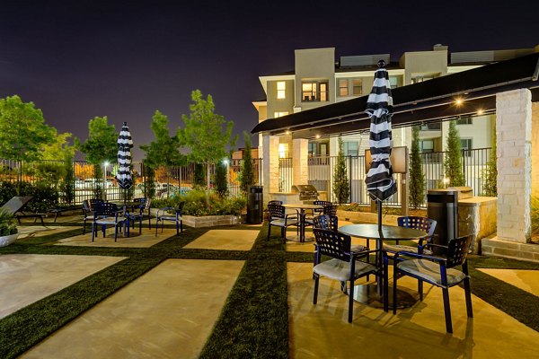 courtyard at The Reflection at Montgomery Ridge Apartments