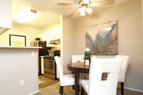 dining area at Mira Vista Hills Apartments
