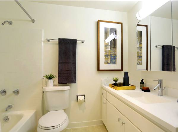 bathroom at Cathedral Hill Plaza Apartments
