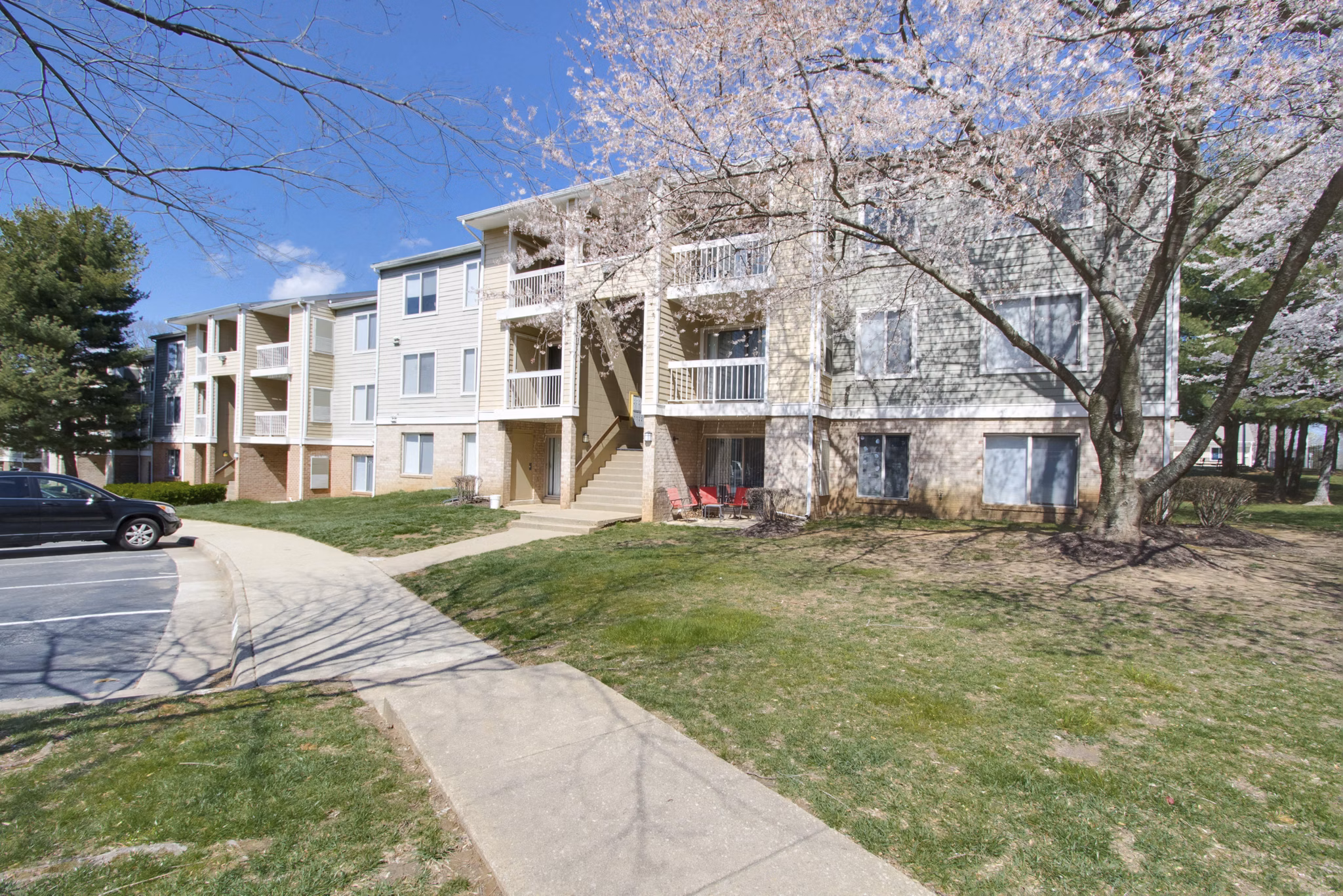 Exterior view of Avana Stoney Ridge: Luxurious garden-style apartments with stone accents in Richmond, offering a serene living environment