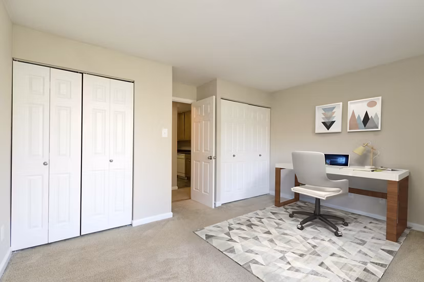 Cozy bedroom with modern decor at Avana Stoney Ridge Apartments